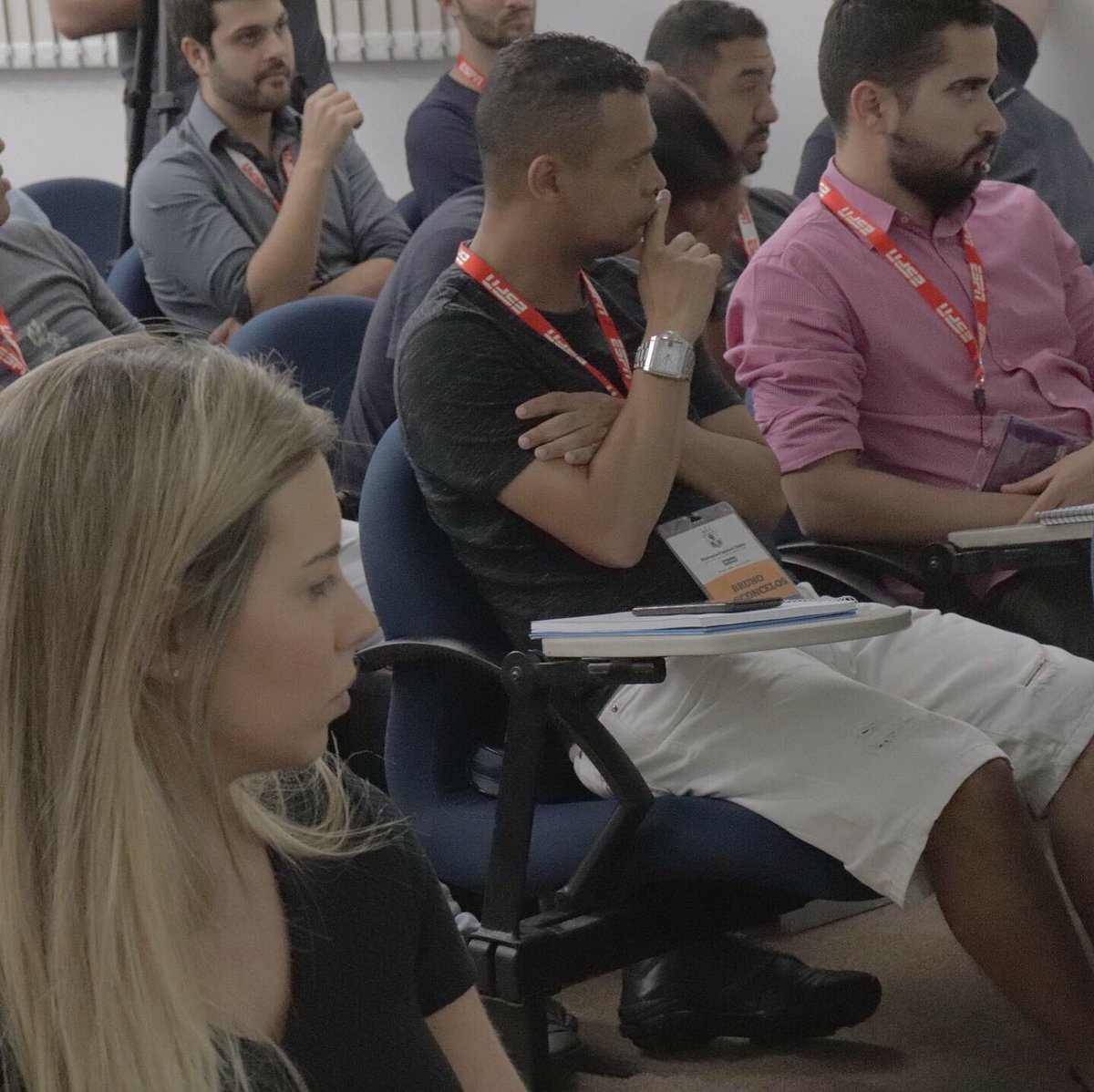 escolathe360's tweet photo. A segunda aula da noite fica por conta de #AugustoCarvalho, psicólogo das categorias de base do São Paulo Futebol Clube.
.
#psicologianoesporte #cursoBFC #escolathe360 https://t.co/po7UlQJaLV