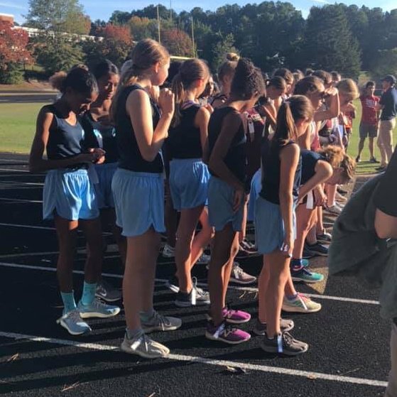 rogersherrmiddl's tweet photo. Congrats to the RHMS cross country team for a great finish in today’s championship! Boys took 3rd place &amp; girls came in 6th. Way to go runners, and thanks to Coaches Schack and Adams! See you tomorrow at 4pm to cheer on our volleyball and soccer teams in their semifinal matches. https://t.co/dgs3l5IHPC