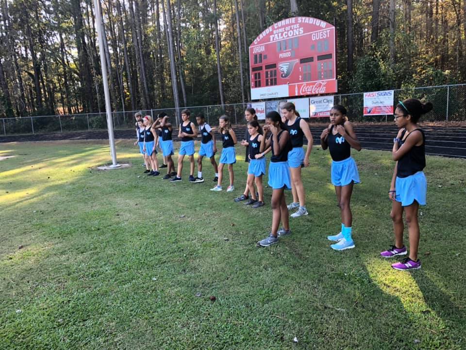 rogersherrmiddl's tweet photo. Congrats to the RHMS cross country team for a great finish in today’s championship! Boys took 3rd place &amp; girls came in 6th. Way to go runners, and thanks to Coaches Schack and Adams! See you tomorrow at 4pm to cheer on our volleyball and soccer teams in their semifinal matches. https://t.co/dgs3l5IHPC