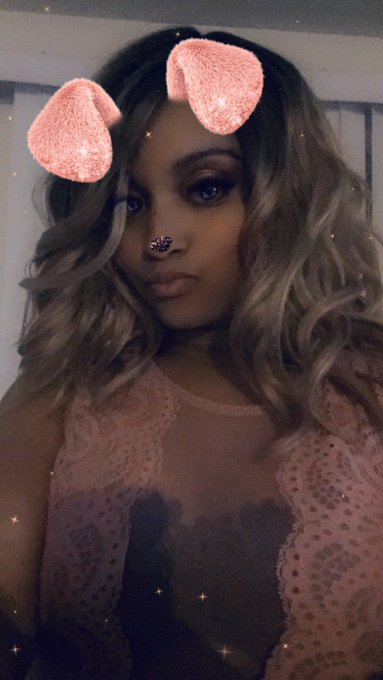 Haven&rsquo;t been on in a while... posting pics so you don&rsquo;t forget how sexy I am lol https://t.co/AWxI9u