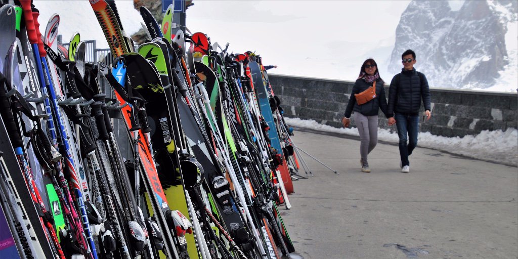 getskitickets's tweet photo. Full ski racks = time for apres 🍻#optputside #skigear #ski https://t.co/EURQG7Mn8M