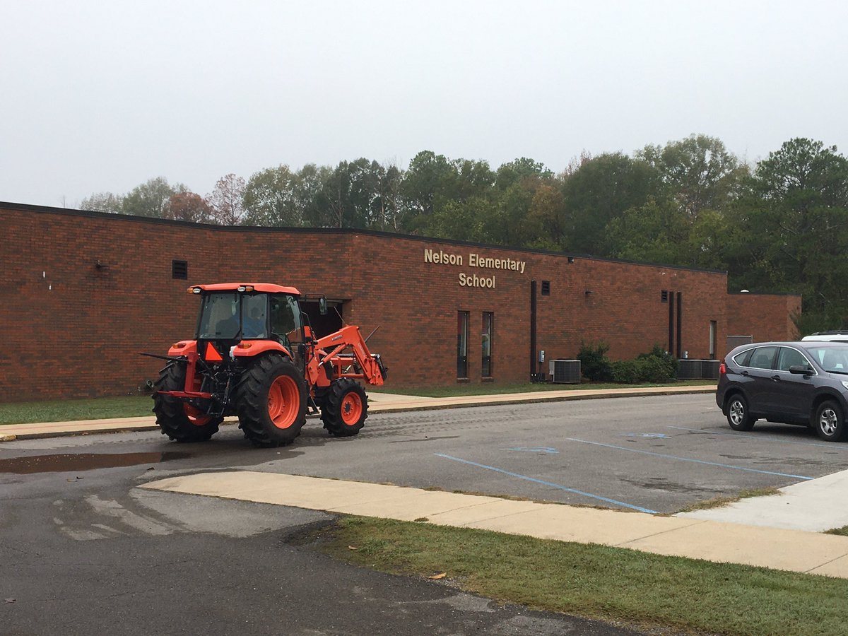 LisaMur65483473's tweet photo. What a great day for a tractor ride! Thank you Ken Holder for taking time to invest in Scottsboro’s youngest learners and bringing our Farm Unit to life! Who needs Old McDonald when you have our very own Mr. Holder!
#wildcatnation #prekrocks https://t.co/mM6X4vRW7F