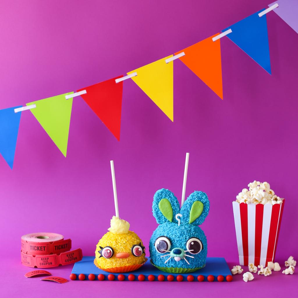 You'll feel stuffed after you have these Ducky &amp; Bunny candy apples! Recipe here: di.sn/60151JJ6b