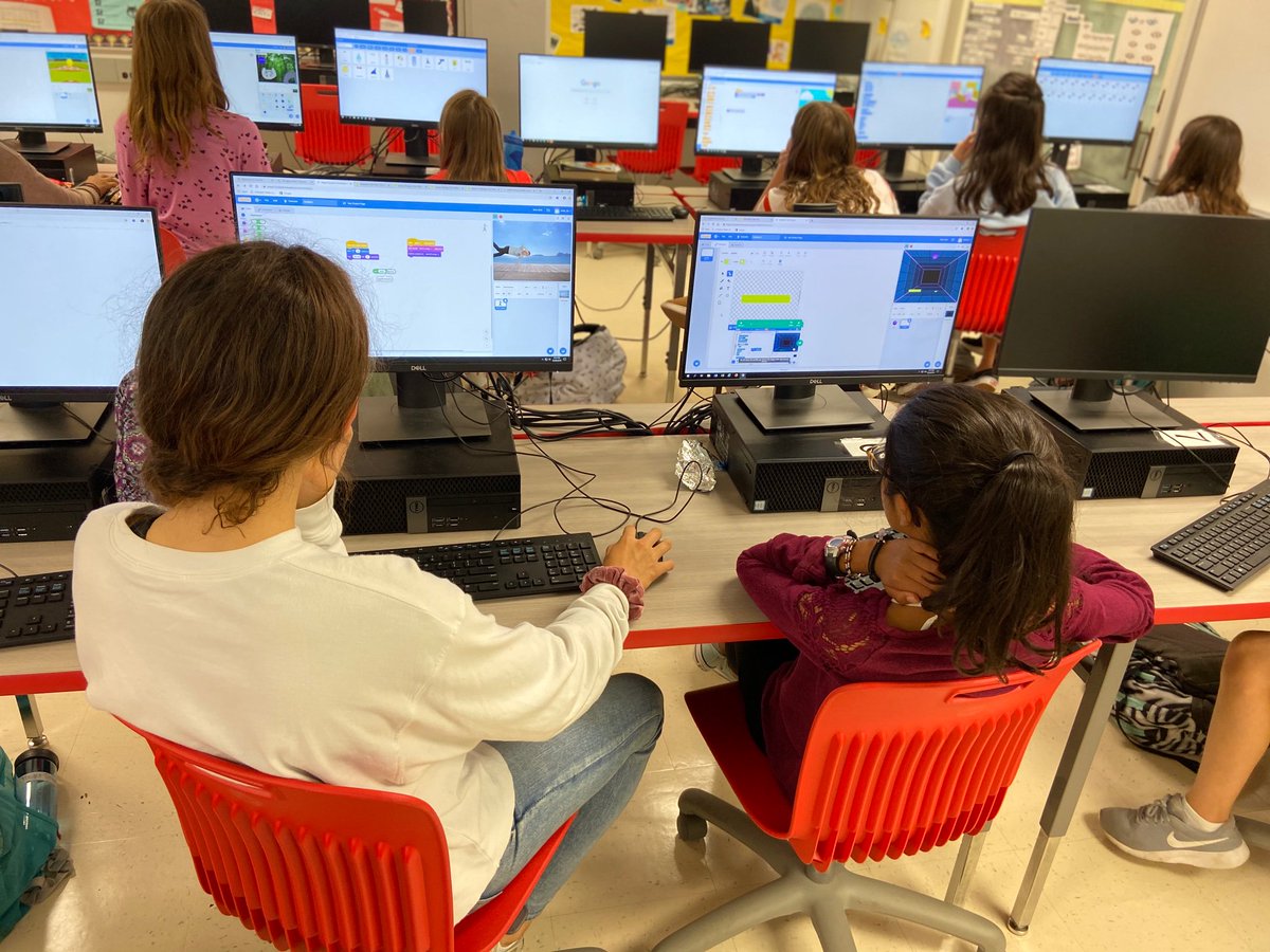 EdmeMel's tweet image. Girls Who Code: Encouraging our girls to pursue STEM and computer science careers #solvingfutureproblems #GirlsWhoCode #criticalthinking #problemSolving #believein @APSGifted @BoykinBryan @WMS_WolfPack @wmspta2019