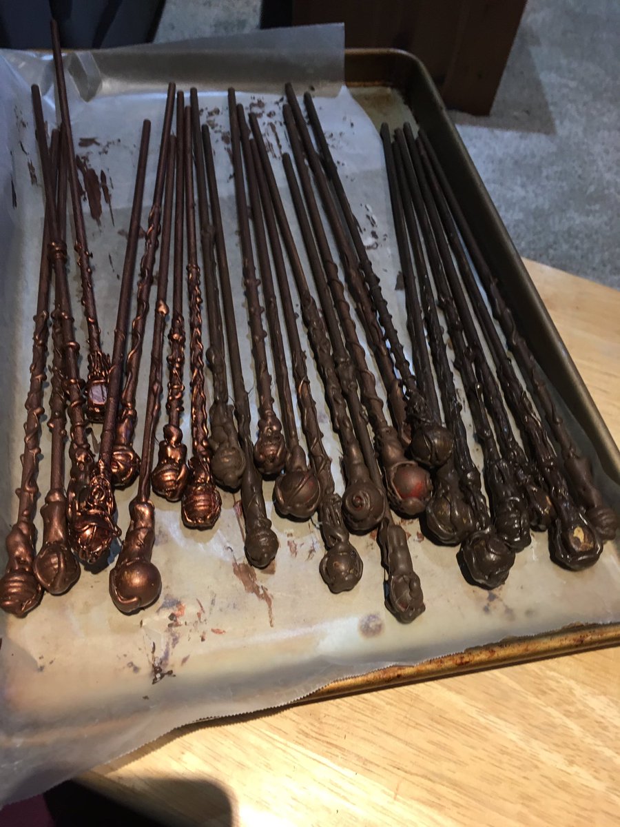 CDNSpacegal's tweet photo. Pretty proud of my Harry Potter wands and how they turned out, not bad for my first try at them . Kids are going to love using them when we do Halloween Harry Potter Science day on Thursday! I’m soooooo excited , and such a geek lol @LetsTalkScience @jk_rowling https://t.co/U8eP21GiRJ