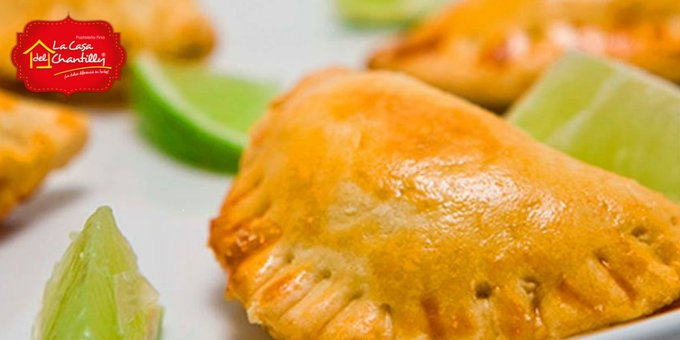 LCasaDChantilly's tweet photo. Disfruta de estas #riquísimas #empanaditas que sólo tenemos en @LCasaDChantilly
▶️Central de pedidos
☎️Llámanos al 638-9000 
📲Whatsapp : 955 122 100 https://t.co/J4rdREbWlB