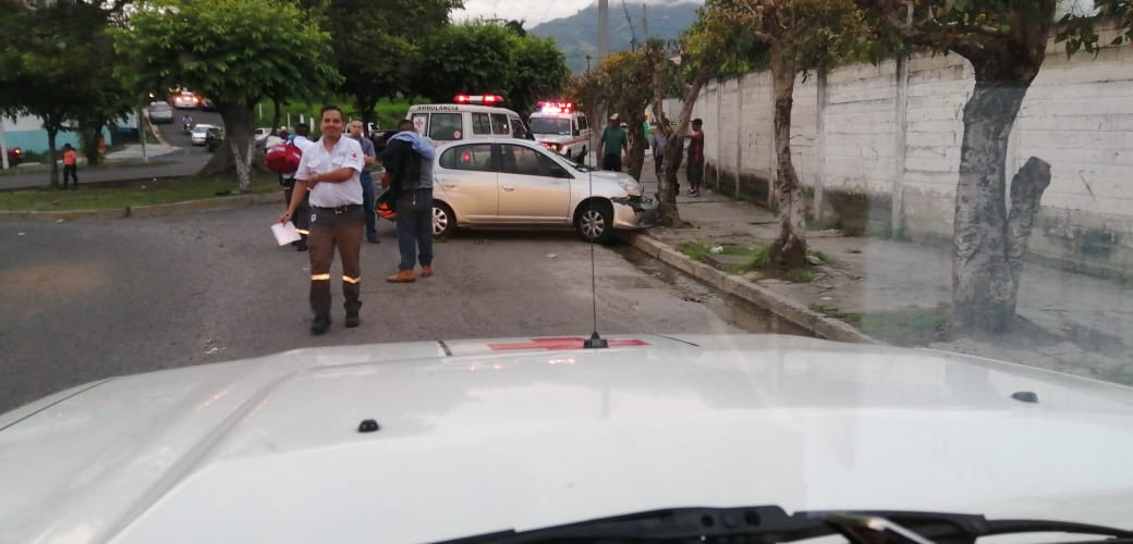Armando Araújo Ortiz, resulto con trauma a nivel de la clavícula al chocar el vehículo en el cuál se conducía. Esto sobre la Diagonal Universitaria, San Salvador, según el reporte minutos antes atropelló aún motociclista. 

<a href="/CruzRojaSal/">CruzRojaSal</a> brinda la atención prehospitalaria.