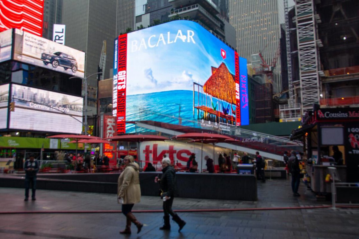 CarlosJoaquin's tweet photo. Estamos presentes en @TimesSquareNYC #timessquare #NewYorkCity, con 8 destinos del Caribe Mexicano @CaribeMexico: #Cancun, #Bacalar, #Cozumel, #Holbox #IslaMujeres, #PuertoMorelos, #RivieraMaya y #Tulum. @CPTQROO @SedeturQROO @AHCancunPMeIM https://t.co/eydzCI0PM3