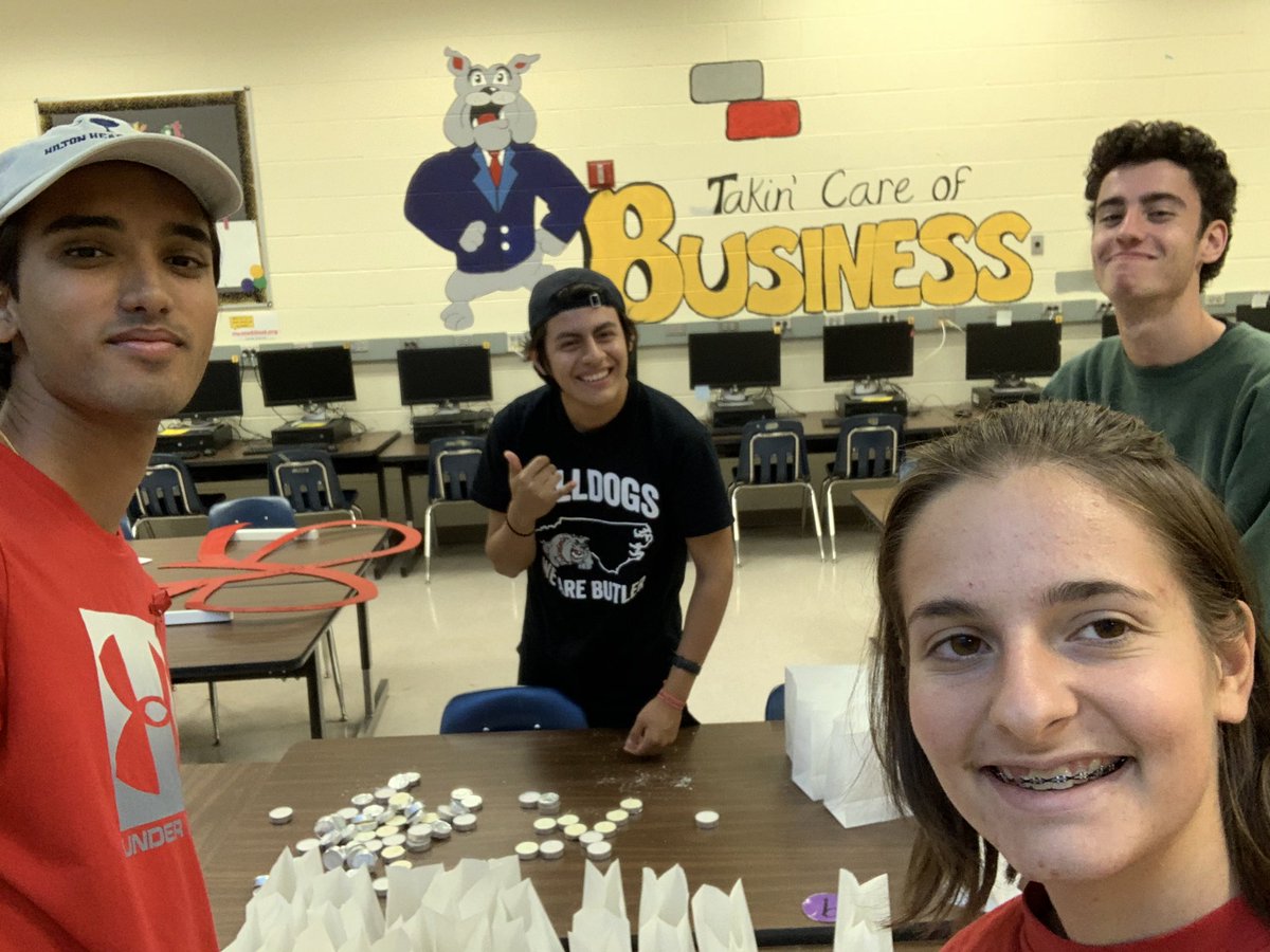 ButlerHSDT's tweet image. Dream team hard at work today getting ready for October 29th. Join us at the flagpole tomorrow morning @ 6:45am to honor our day of kindness.