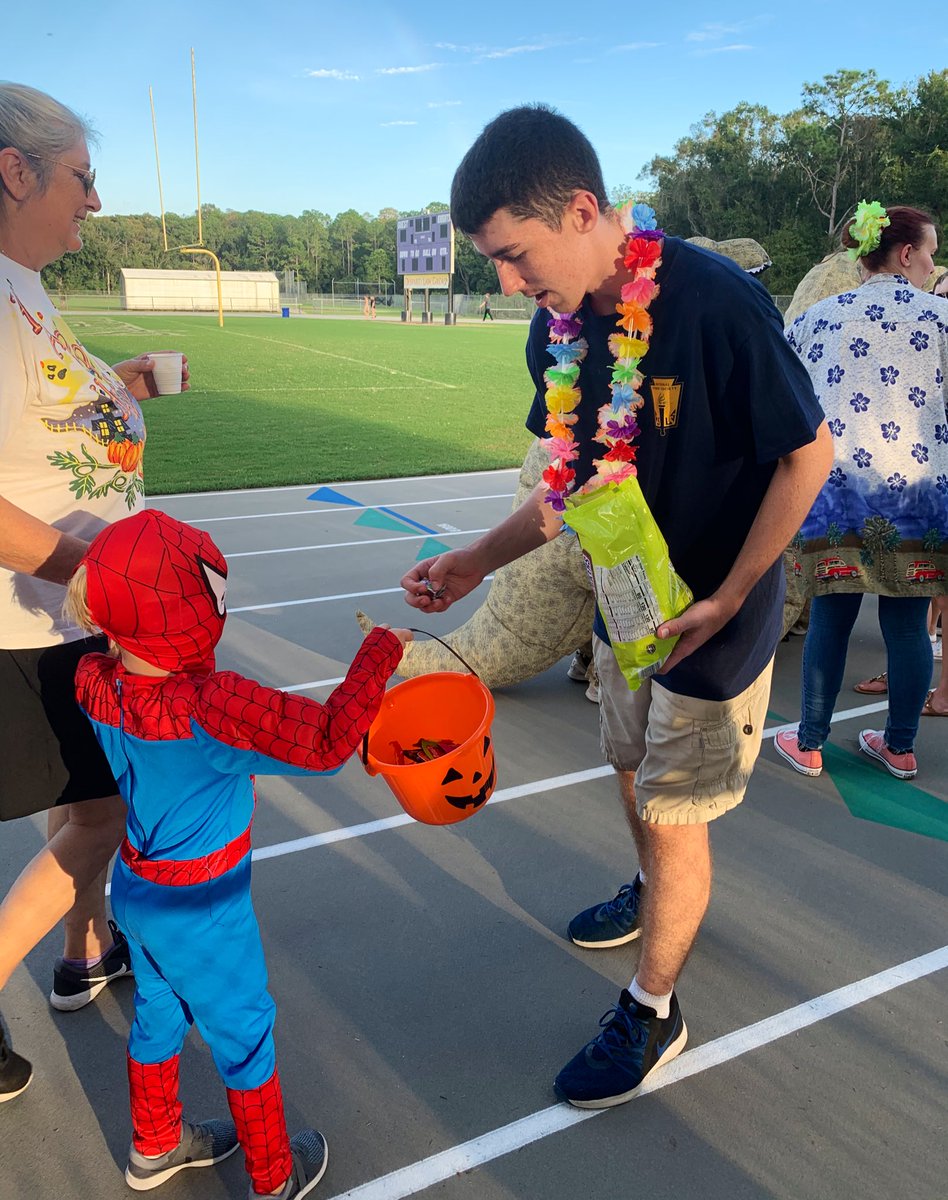 RRHSKnightsNHS's tweet photo. Pictures of NHS at trick-or-treat around the track. Thank you to those who volunteered! https://t.co/YYc40qTRni