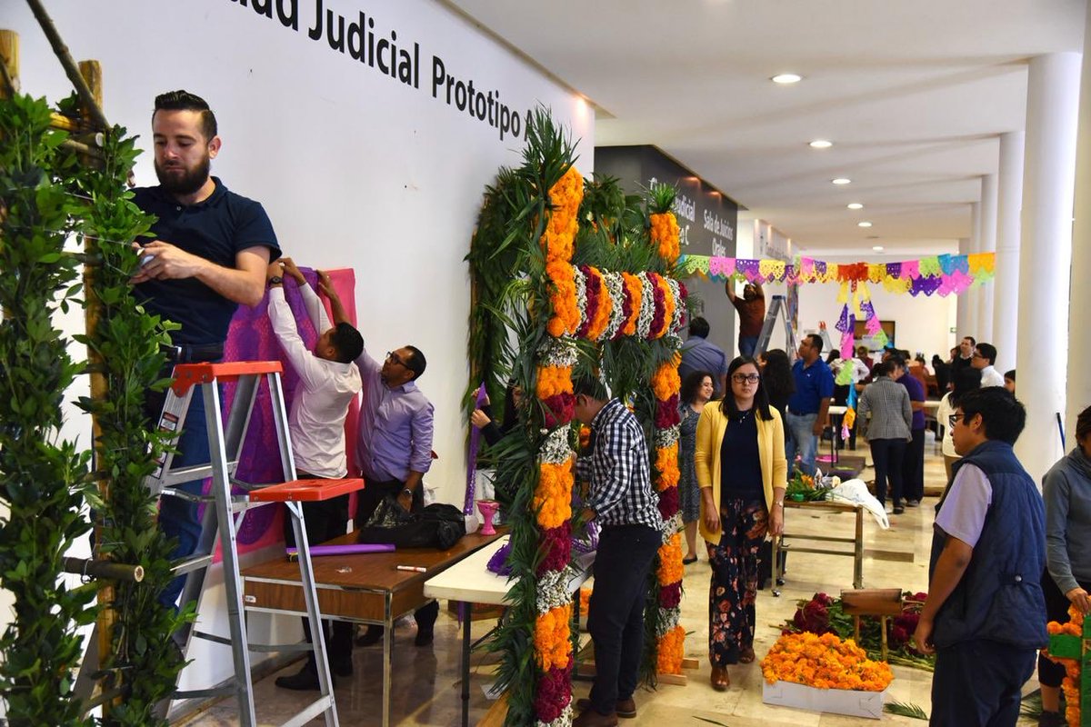 TSJVer's tweet photo. Con gran entusiasmo y alegría el personal del #PJVer se prepara para el Concurso de Altares Día de Muertos que se llevará a cabo el día de mañana. ¡Sigamos conservando nuestras tradiciones! 🎃💀👻 https://t.co/9X5w3nGcFf