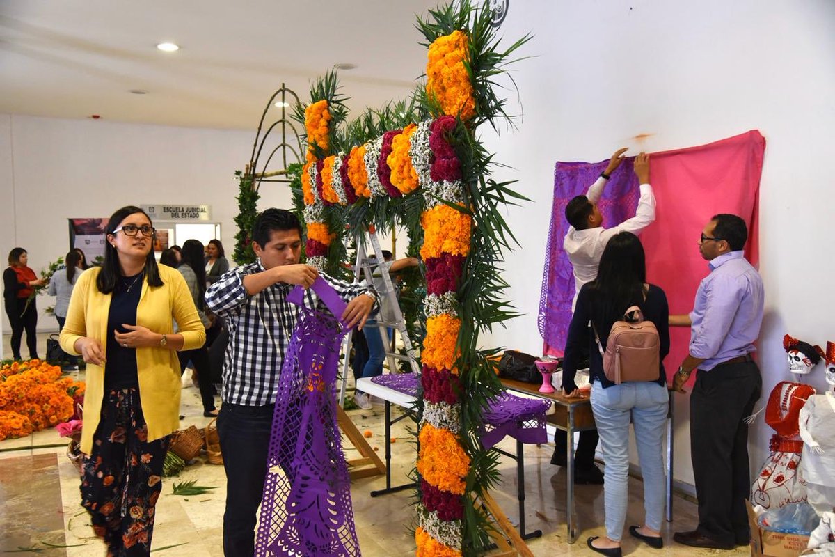 TSJVer's tweet photo. Con gran entusiasmo y alegría el personal del #PJVer se prepara para el Concurso de Altares Día de Muertos que se llevará a cabo el día de mañana. ¡Sigamos conservando nuestras tradiciones! 🎃💀👻 https://t.co/9X5w3nGcFf