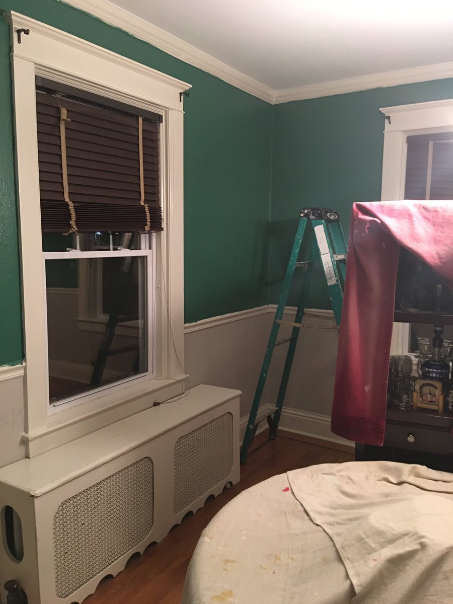 MelissaHBurg's tweet photo. Oh my goodness!! 🥰🏡🙌🏻 The dining room is finally coming together!! Phase I, paint the walls is complete... can’t wait to see tomorrow!! The lighting does NOT do it justice! Wow!! #MakingAHouseMyHome #164Projects #HappinessIs #TheRightPaintColor https://t.co/TsmKKNOFOC
