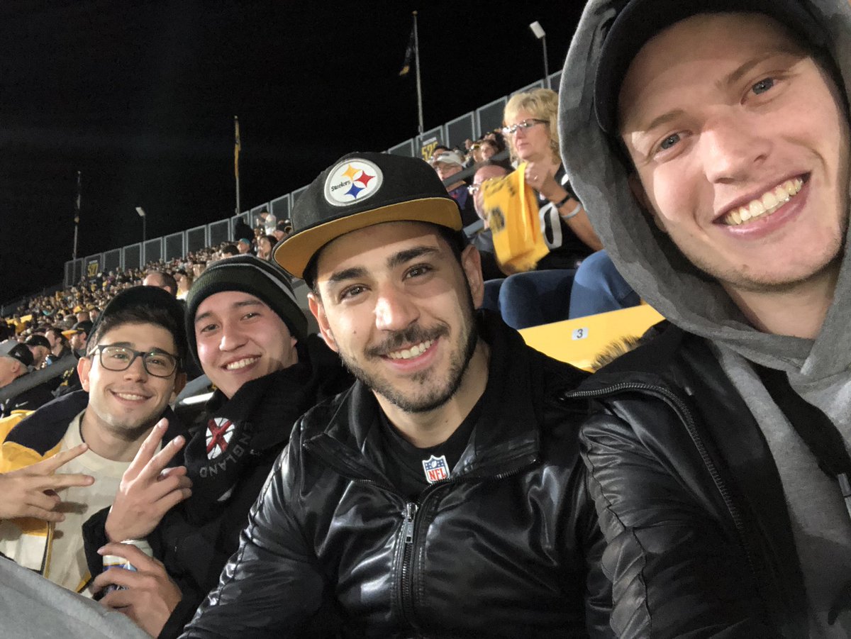 Brenodellama's tweet photo. De dentro do pote de mostarda! #NFLnaESPN #mondaynightfootball https://t.co/tze0ucKP2L