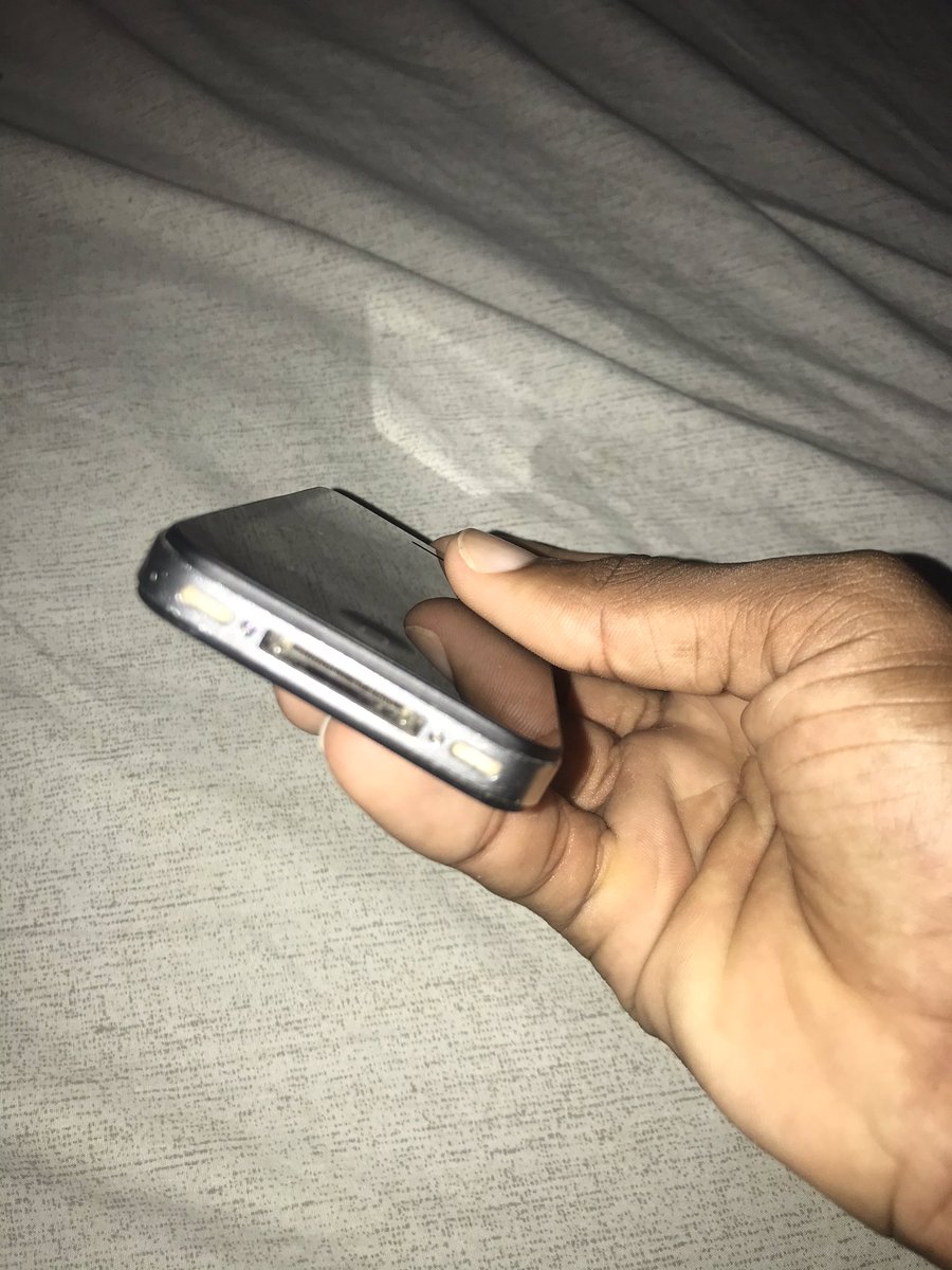 kidousbenji's tweet photo. iPhone 4s
• 10/10 condition
•256 GB
•Buy yo own charger

$54,000 https://t.co/tvQCFug3Uz