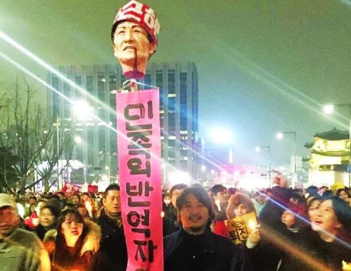 문재인 정권을 탄생시킨
촛불시위 세력들과 함께
박근혜대통령 탄핵에
동조하던 사람들이
박근혜대통령을 가지고 벌인
이 짐승만도 못한 성희롱과
인격살인에 대해 
민주당은 할 말이 
있는지 묻고 싶네요,