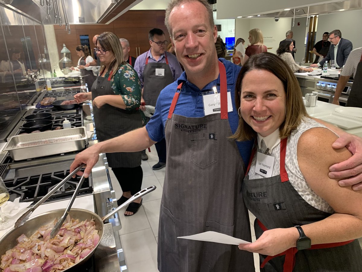 Flwildcat78's tweet image. Time for interactive cooking in Napa #SKSappliances #SKSNapaEDC