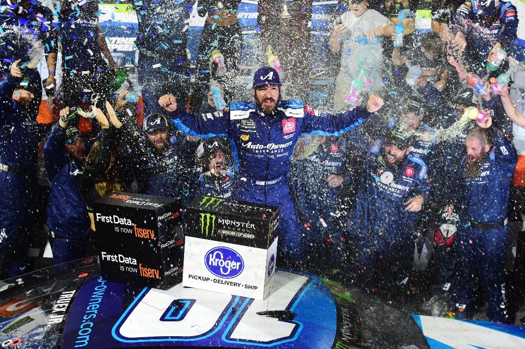 NASCAR's tweet image. Retweet if you think @MartinTruex_Jr is the favorite to win the championship!

Like if you think it's someone else!