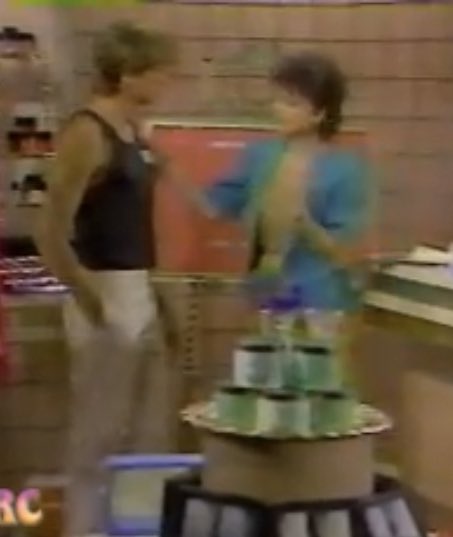 rhda8386's tweet photo. Week 4 
#ClassicGHWeeklyChallenge 
Female Character 
Day 6: Male Friend 

Holly: Josh 
Anna: Frisco 

At one time I would have said Luke and Robert, but this show has insisted on forcing those *friends* on us as more than they actually were. https://t.co/XD00CGiTq1