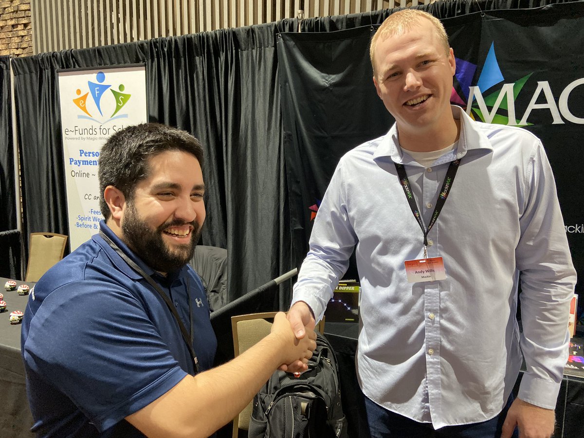 sburckhar1's tweet photo. #ndatl Making friends with Mackin. https://t.co/MxinlJX4CW