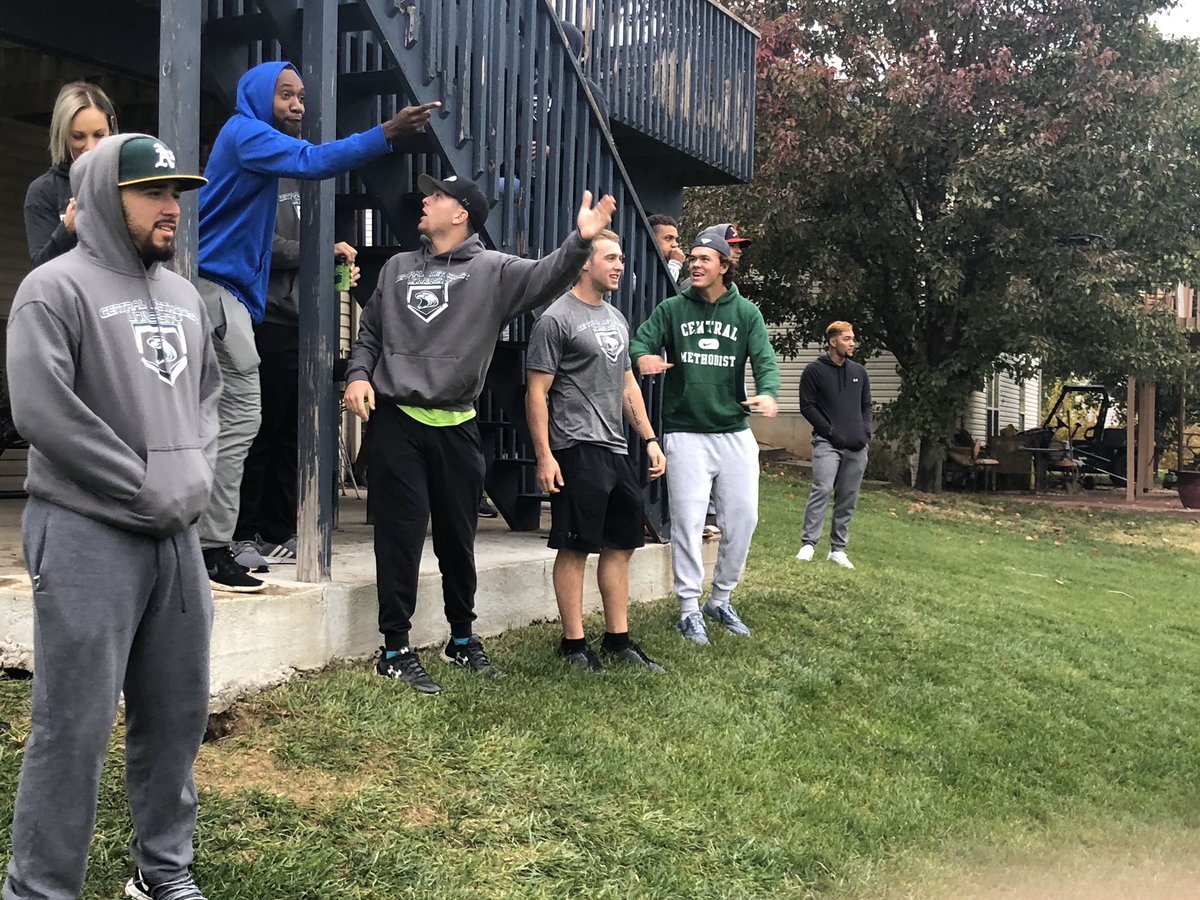 cmueaglesBSB's tweet photo. We had a great time celebrating another successful fall season with our annual team cookout! Special thanks to Coach Breland and his family for the great hospitality. https://t.co/qzf8THVFeE