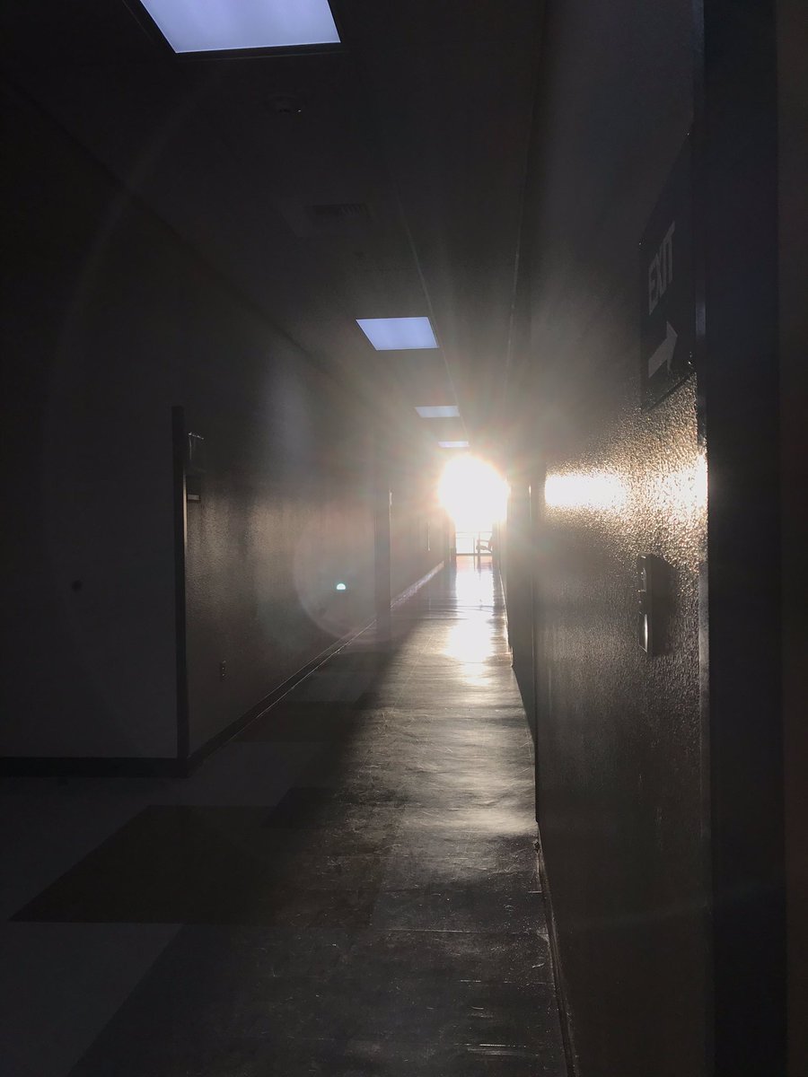 laina28bean's tweet photo. The hallways at school during golden hour😮 https://t.co/2jswzUpXna