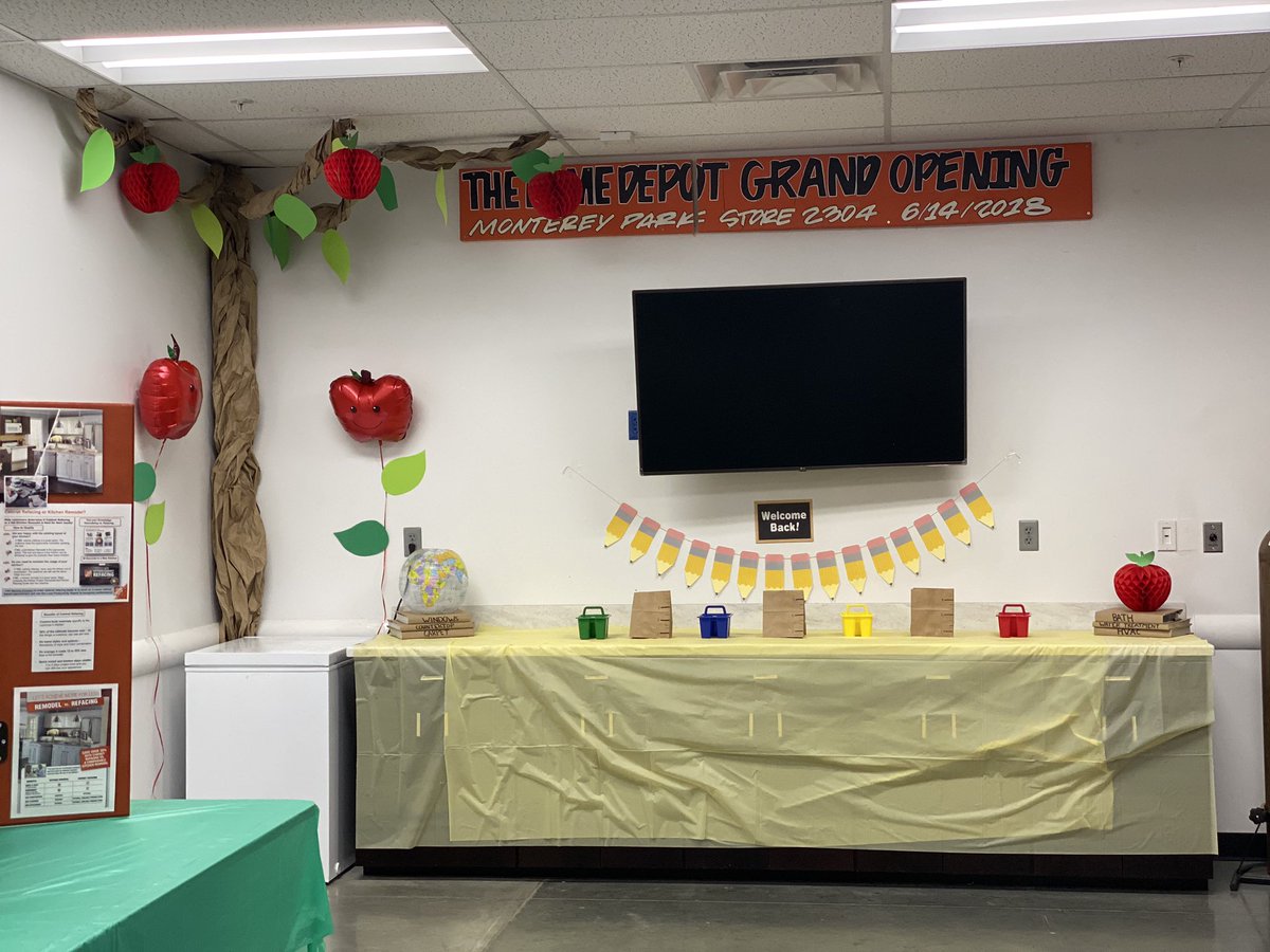 gutierrez1423's tweet image. Welcome Back to SAW! Awesome kickoff in educating our associates in services. Thanks to Frank for the support and stopping by for a PK! #schooltheme #PacCentralSAW @DavidHoyTHD @FrankSASM2304 @davgonz_2304 @nevops2304asm @PaulKellyTHD @OrmondLsormond @lupeadiaz @AstroLawnBACCLA