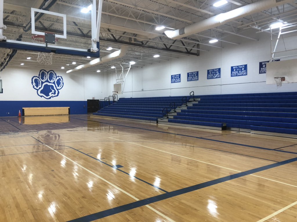 Messier_EP's tweet image. Amazed by the new bleachers in the gym!!!  Excited for our first event.  I truly believe we have the best middle school gym in the state! #ProudAdmin #WildcatPride @MartinWildcats @KathrynCrowle12 @sandy_forand @MartinWrestlin1