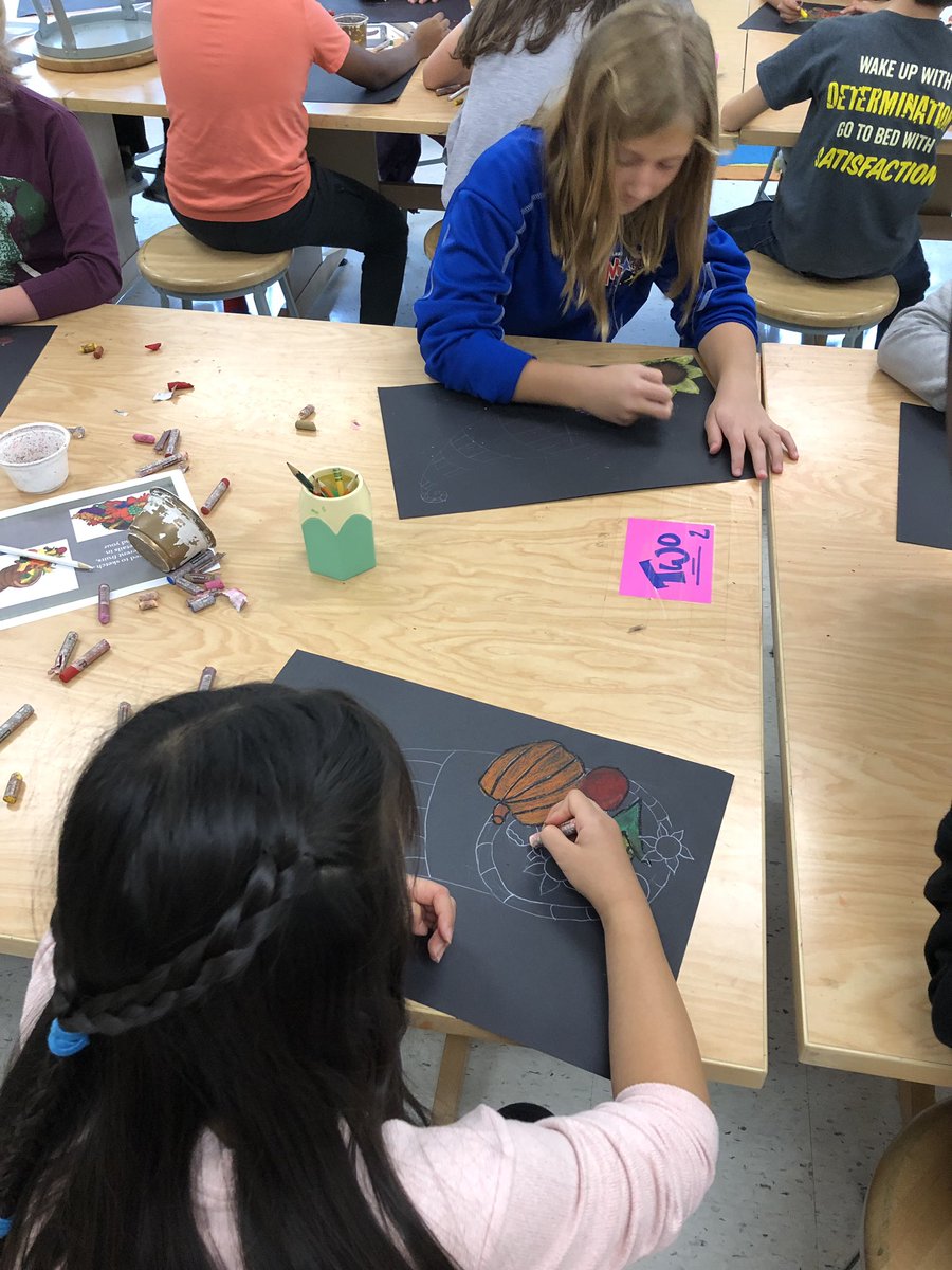 GretchenProcto3's tweet image. Fifth grade working on fall Cornucopias! We love oil pastel blending.