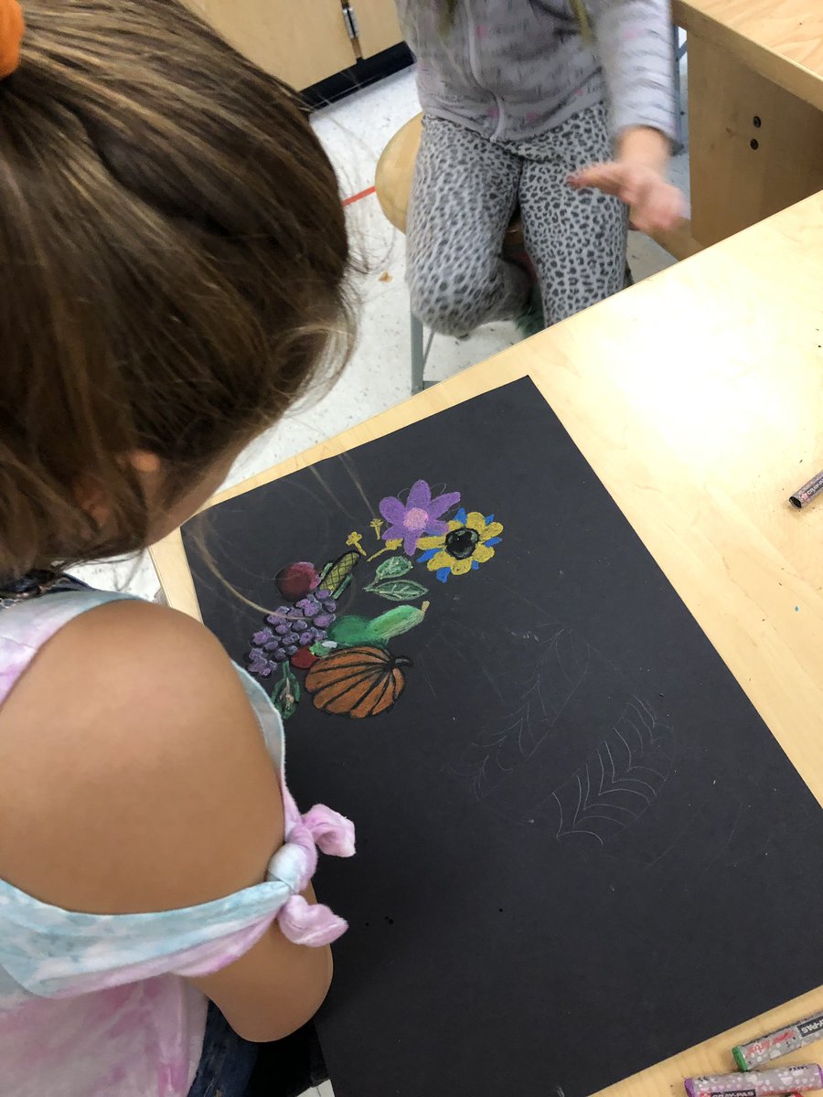 GretchenProcto3's tweet image. Fifth grade working on fall Cornucopias! We love oil pastel blending.