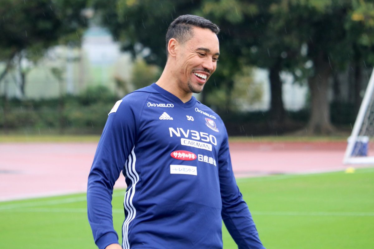 prompt_fmarinos's tweet photo. #エジガルジュニオ 選手、再来日🤙
小雨の中、早速 #渡辺皓太 選手と共にリハビリメニューを消化👍👍 https://t.co/z1yyzgw9BM
