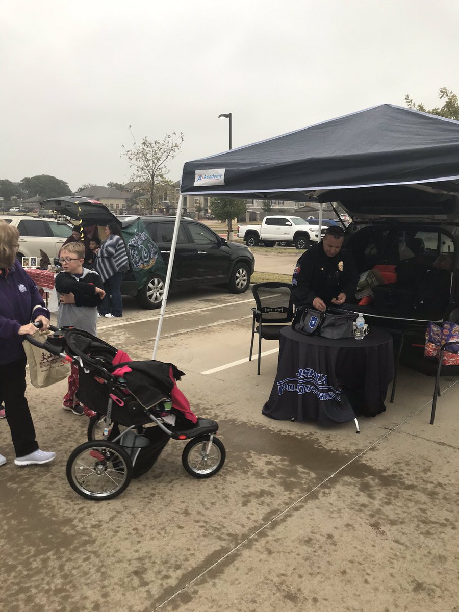 Joshua_PD's tweet photo. Had a great time at the YMCA Boo Bash.  The costumes were great.  Even saw some aspiring officers. https://t.co/7syV2DKGzh