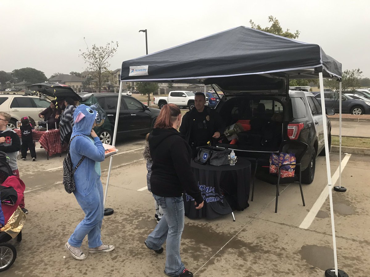Joshua_PD's tweet photo. Had a great time at the YMCA Boo Bash.  The costumes were great.  Even saw some aspiring officers. https://t.co/7syV2DKGzh