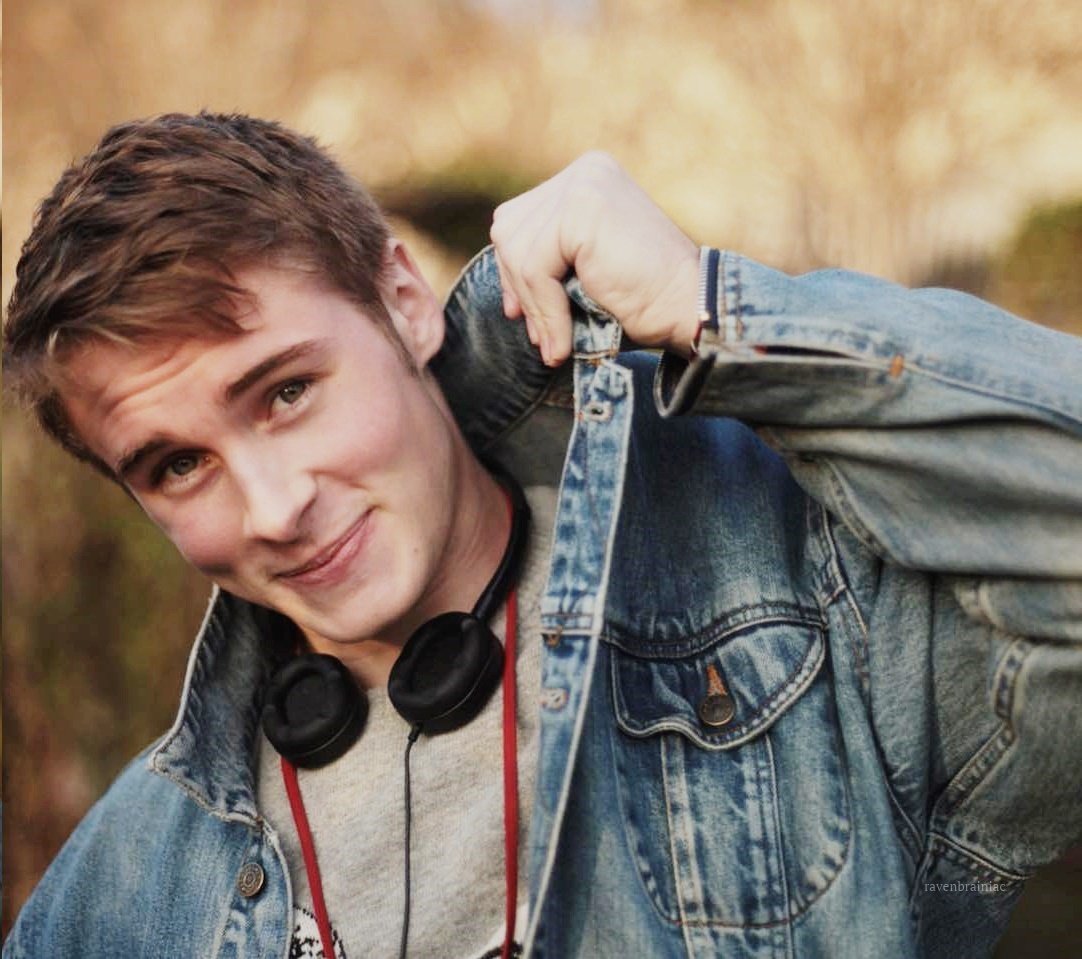 𝕓𝕣𝕒𝕕𝕝𝕖𝕪 𝕕𝕒𝕨𝕤𝕠𝕟. ✰

                 ✧✦ 𝘁𝗶𝗺𝗲 𝗶𝘀𝗻'𝘁 𝘀𝘁𝗿𝗮𝗶𝗴𝗵𝘁 𝗮𝗻𝗱 𝗻𝗲𝗶𝘁𝗵𝗲𝗿 𝗮𝗺 𝗶. ✦✧

                                    ➵ 𝐫𝐚𝐯𝐞𝐧𝐜𝐥𝐚𝐰.