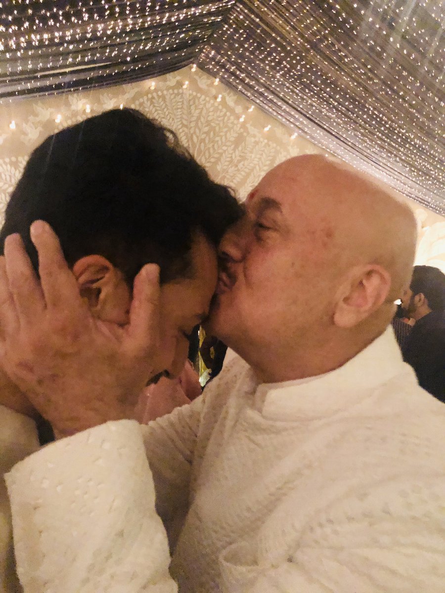 Cute @iTIGERSHROFF With  @AnupamPKher 😍😘 Pic of the day ♥️ 

@TeamTIGERSHROFF @AyeshaShroff
@bindasbhidu #TigerShroff #ShraddhaKapoor #AnupamKher #TeamTiger #War #love #Bollywood #HappyDiwali #HappyDiwali2019