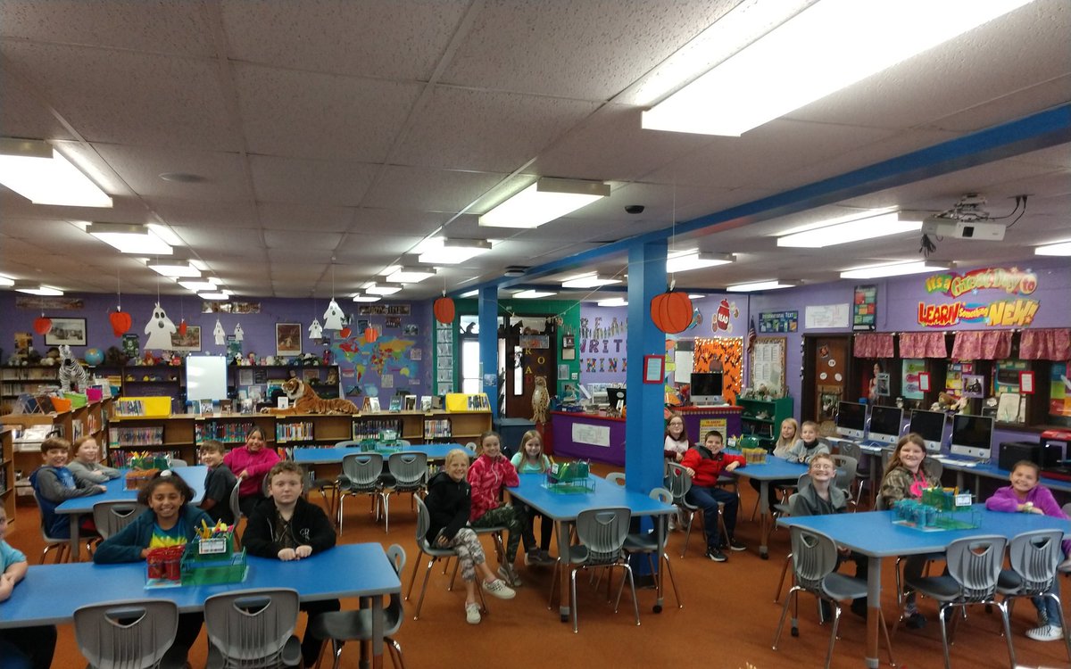 crs_library's tweet photo. First class to use our new library tables and chairs! The tables have wheels, so they can be moved to open up the space or arranged in different configurations for student collaboration. Thank you Mr.Thornbury, for making this happen! #ashlandproud #kasl #charlesrusselltribe https://t.co/uEzddDufbP