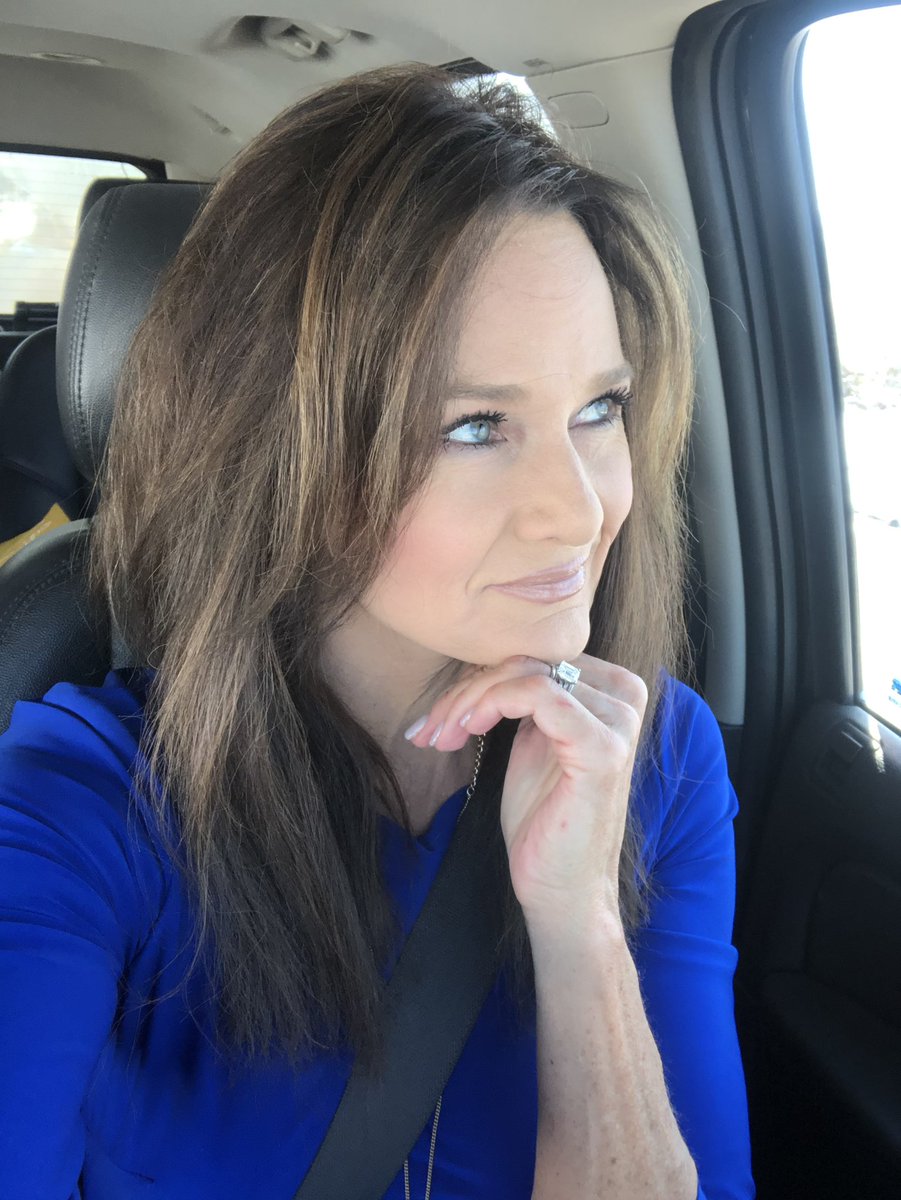 KathySabine9's tweet image. Staring out at sunshine and blue skies this afternoon… hard to believe Mother Nature has another trick up her sleeve tomorrow… #ForecastingFun lol