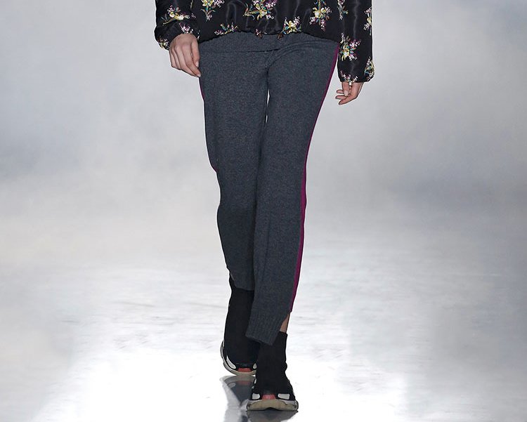 You can find this comfy jogging knit pants in our shop online -> shorturl.at/kEGOS #leborgabala #leborgabalaFW1920 #catwalk #fashionshow #autumn #winter #cool #knitwear #shop #shoponline #color #cold #colors #weather #fashionstyle #womenwear #FW1920 #fallwinter192019