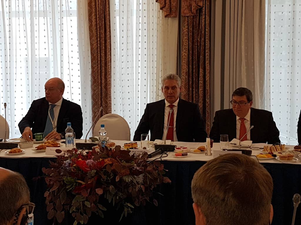 leticiadeCuba's tweet photo. El presidente @DiazCanelB aseguró en #Moscu a importantes empresarios rusos que las relaciones económicas están en buen momento, hay potencialidades para avanzar y voluntad de ambos gobiernos. Energía, transporte, turismo e industria lideran los principales proyectos conjuntos https://t.co/FaioBiipat
