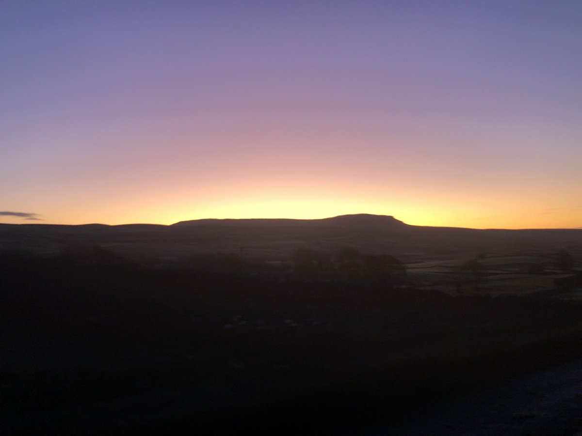 RickLilley's tweet photo. Sunrise from #Ribblehead yesterday morning #bestofficewindow https://t.co/egMsO9X2jn