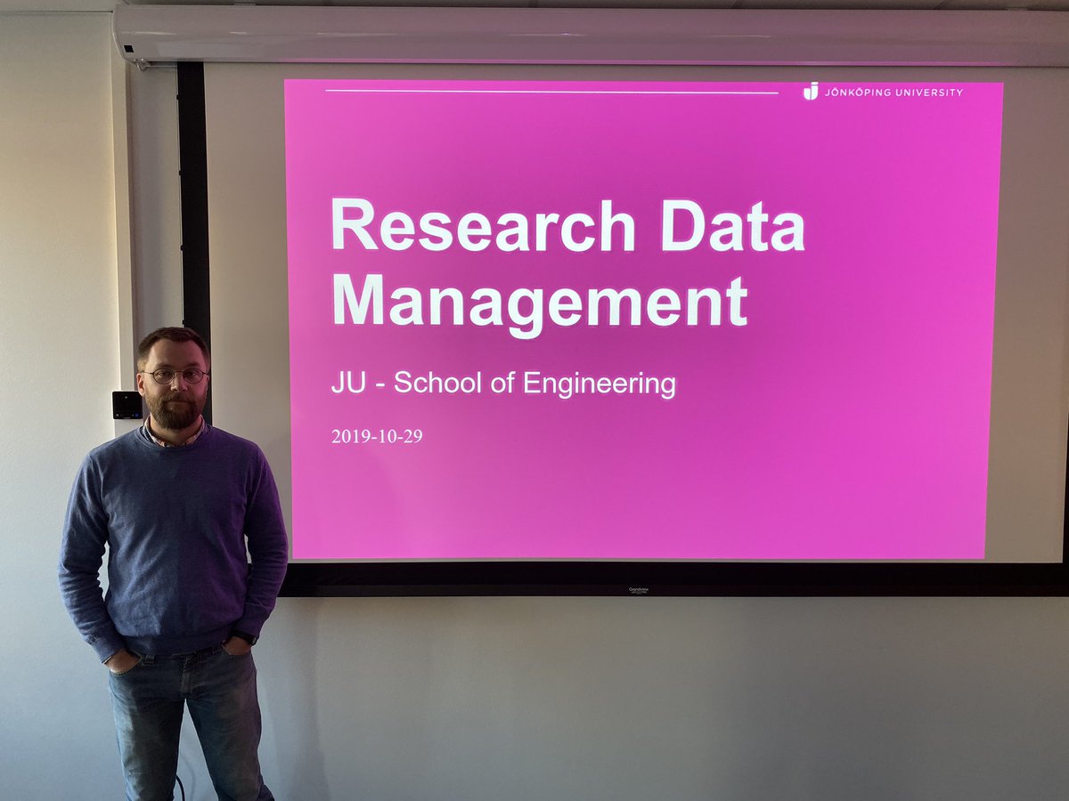 oppenvetenskap's tweet photo. Idag föreläser Oskar och jag om forskningsdata som ett delmoment i en doktorandkurs om forskningsmetod på #JTH #JU.   
#FAIR #forskningsdata #datahanteringsplaner #ÖppenVetenskap #doktorander https://t.co/sdiMtLmiNi