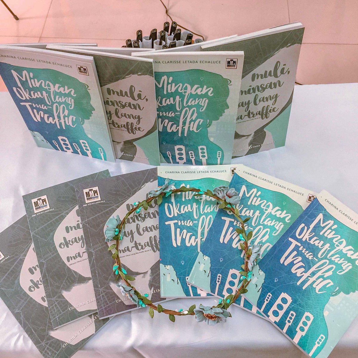 charinaclarisse's tweet photo. Maraming salamat sa puso, sa passion, sa eagerness to learn, at sa pagiging open to criticisms, PLMar students! 💙

P.S. Gusto ko 'yong pa-flower crown at puro blue na decorations ninyo. Favorite color huhu. 💙 #speaker #MalikhaingPagsulat #PLMar https://t.co/vrSIYtYq3p