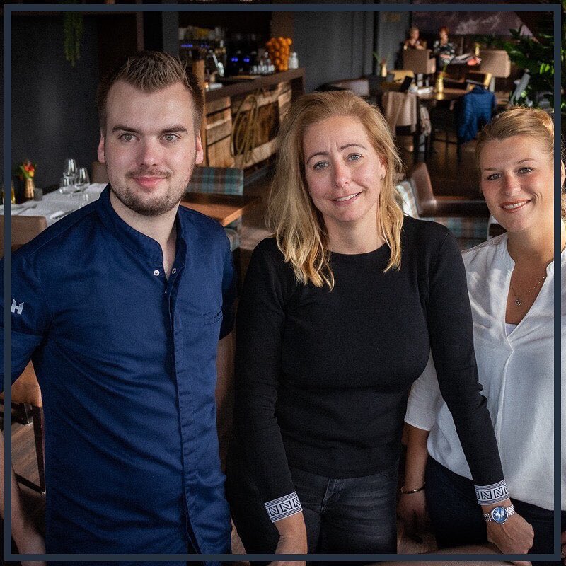 Bovenmeester1's tweet photo. TROTS - en dankbaar - We hebben weer een plekje in de Lekker500! 👨‍🍳🥂✨ "Fransina Nijland doet het goed in haar voormalige schoolgebouw, waarin Bovenmeester gevestigd is. https://t.co/WLyvCPCgnt https://t.co/HcGrGLxZig https://t.co/fbBKjVgx94