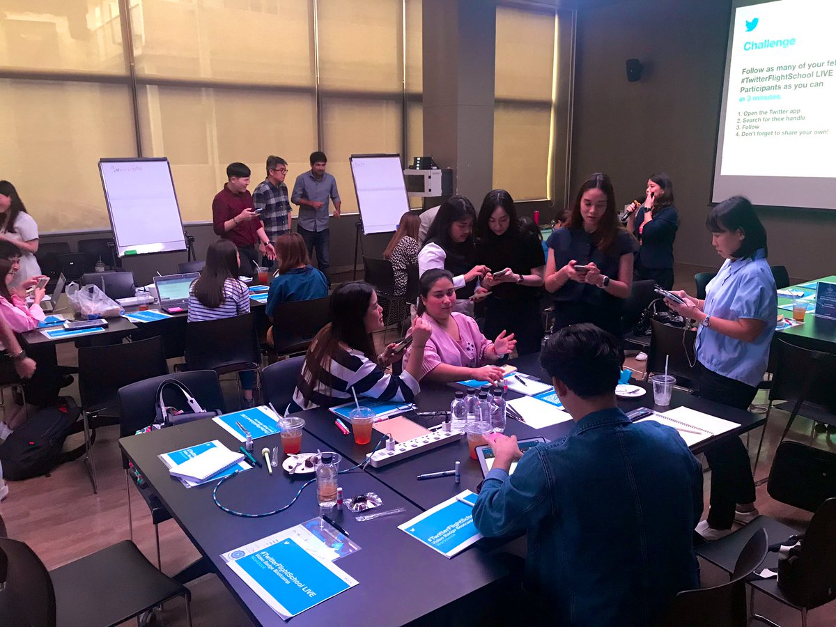MediaDonuts's tweet photo. เริ่มแล้ว! #TwitterFlightSchool LIVE ห้องเรียนแรกของประเทศไทยกับ @OMD_Thailand 🇹🇭✏️🤩

Kick Start! #TwitterFlightSchool LIVE first session in Thailand with the lovely team from @OMD_Thailand 🇹🇭✏️🤩 https://t.co/PcMMPV2CZL