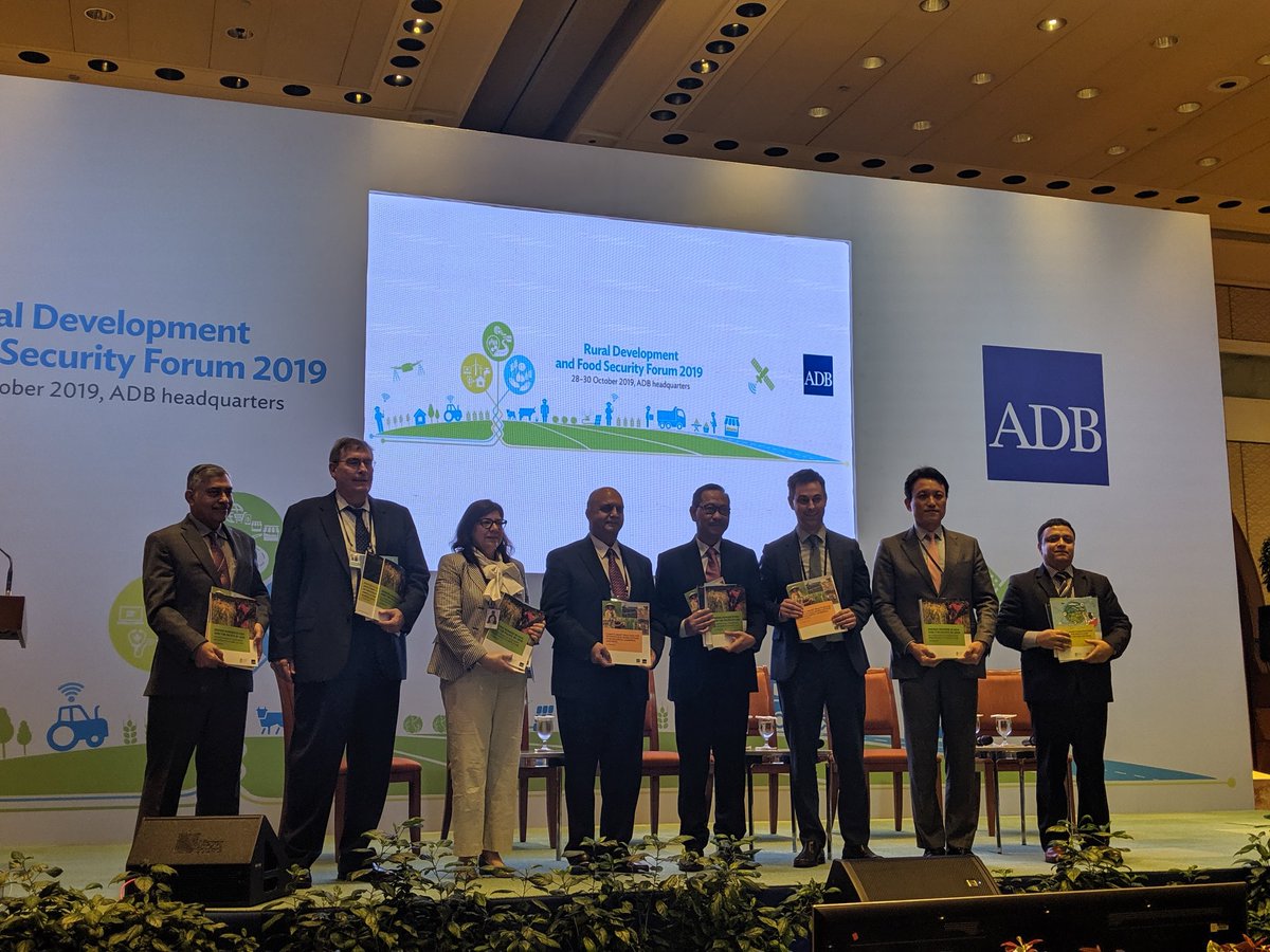 carolynflorey's tweet photo. Publications launch @irri @IFPRI @ADB_HQ @Mercasa_mercas on "Climate smart practices for intensive rice-based systems in #Bangladesh #Cambodia #Nepal " @ollyfrith #RDFS2019 https://t.co/cRZesW1Z36