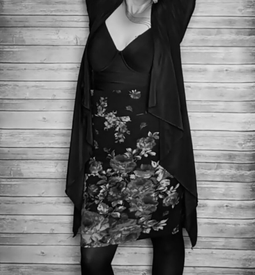 JacqueeParamour's tweet photo. Pencil skirts 😍 #jacquelineparamour #sexy https://t.co/ECitGXrmbM