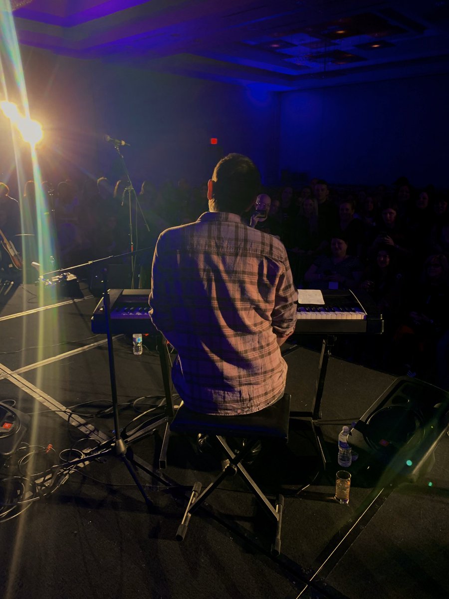 EyeCon3000's tweet photo. Every song ends is that any reason not to enjoy the music? Last nights #OneTreeHill concert was out of this world! @RyanCabrera, @WakeyWakey, and @TylerHilton π·: @alexdeliberto #TreeHill #MusicMonday #Ravens #TreeHillTakesState #THTS https://t.co/9EnyKizpDq