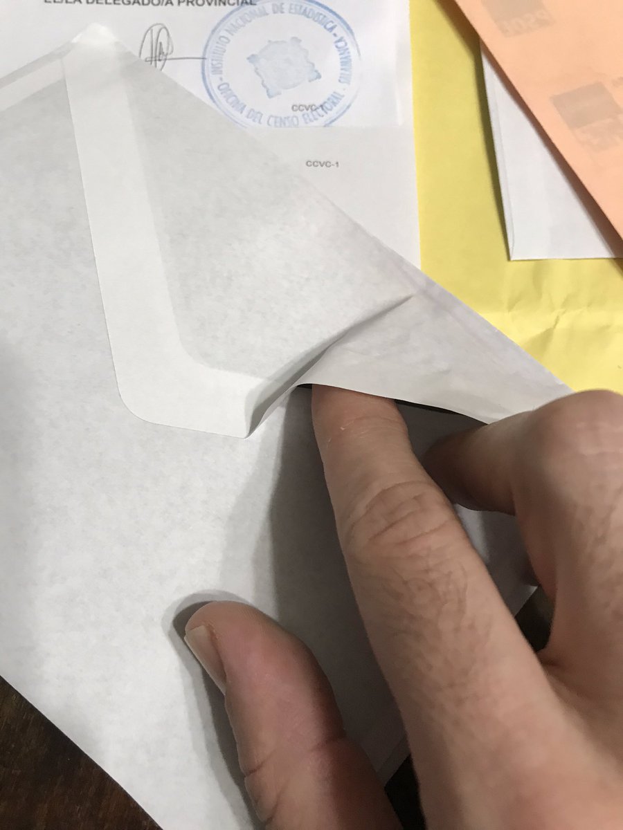 chema's tweet photo. Así he recibido las papeletas para realizar el voto por correo: completamente pegadas debido a la humedad y, por tanto, inútiles. ¿Ahora cómo voto? @jcyl @transparencia @PSOE_CyL @Podemos_CyL @PopularesCyL https://t.co/1vL0rKm4Nq