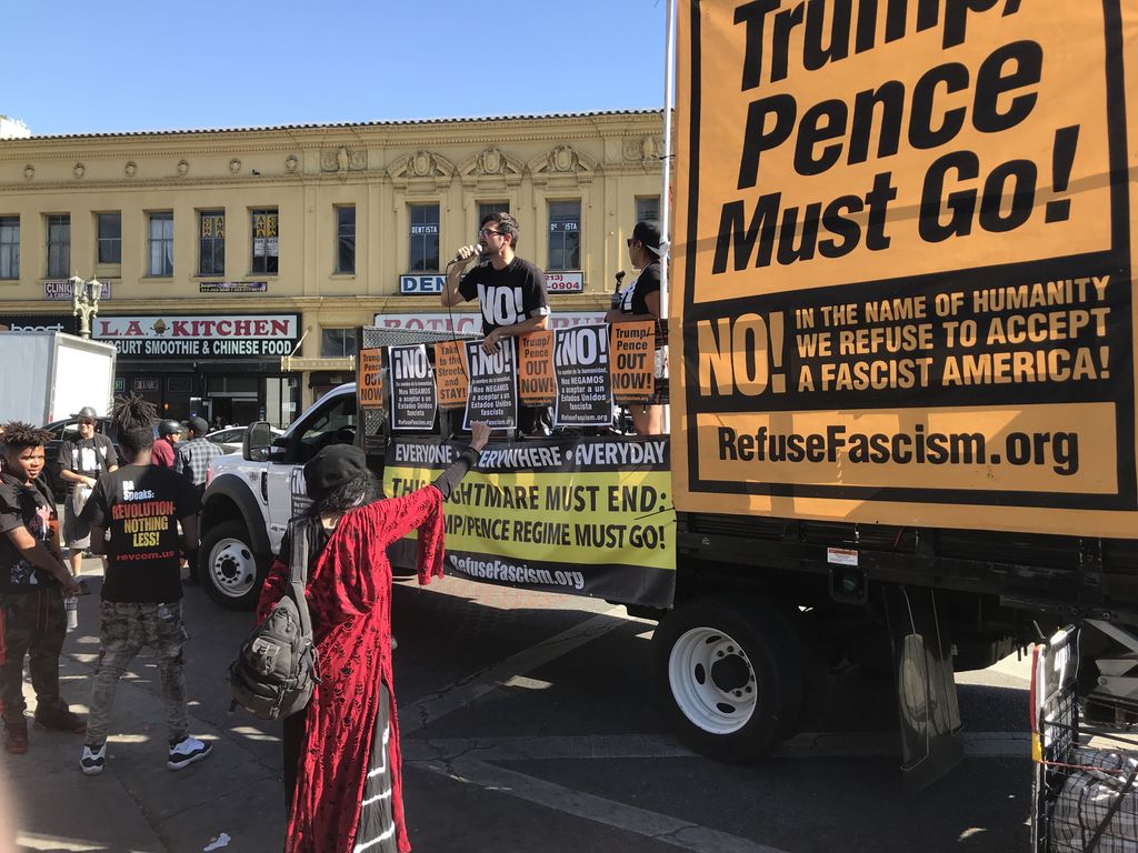BeLessStupid4's tweet photo. (NEW VIDEO) Last week, this US marine was maced with bear spray... this week, fascists  threatened his life. (WATCH NOW)
@RefuseFascismLA @RefuseFascism #TrumpPenceOutNow 
https://t.co/aza4OYRG0j https://t.co/LOSuue4m28