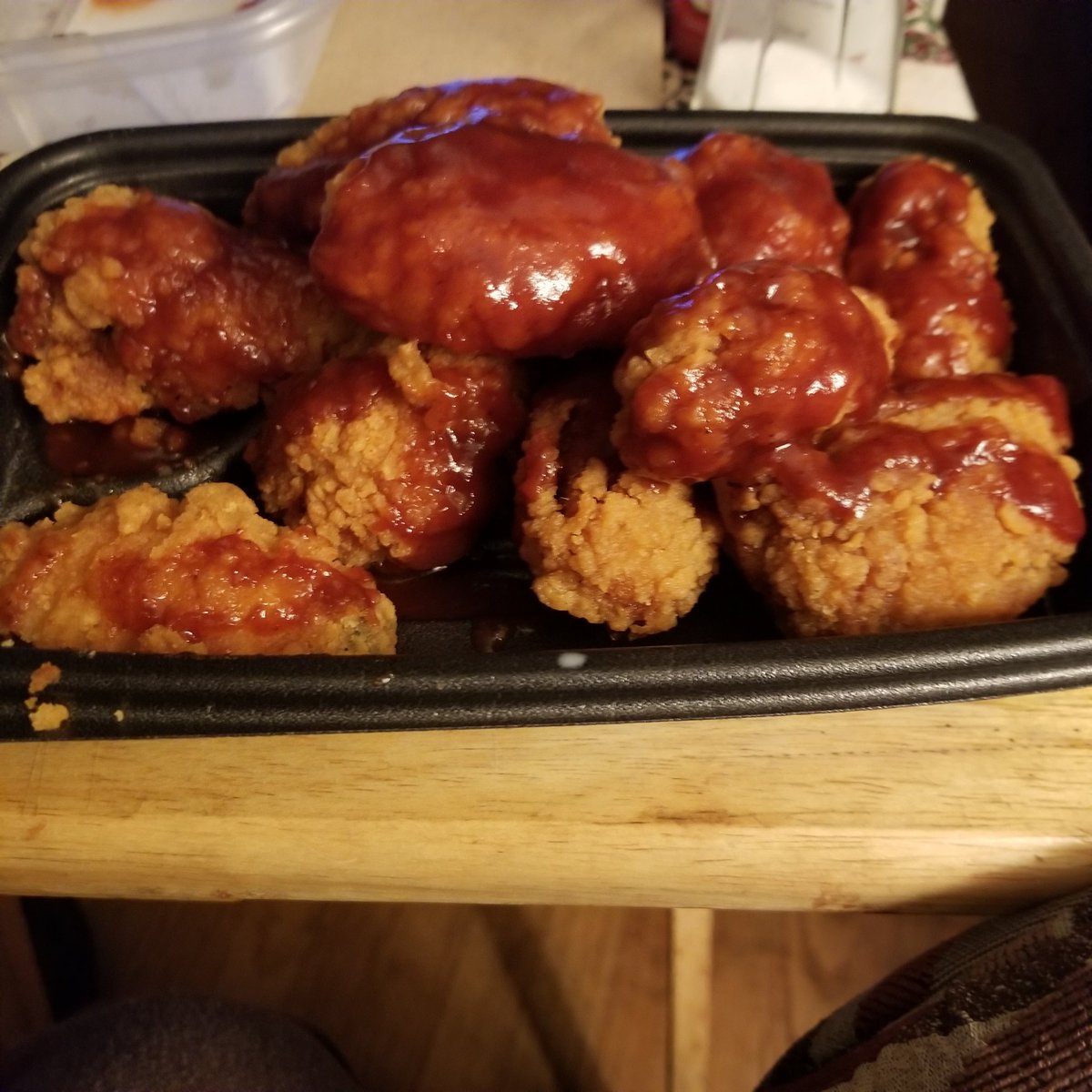 AthenaVanDoren's tweet photo. Really @kfc , nothing like the picture on the menu board or online pic. Now I know why some people always check their bag before leaving. @TellTheColonel Mine on the right. 😡🤬😠 https://t.co/V1cffzl2kK